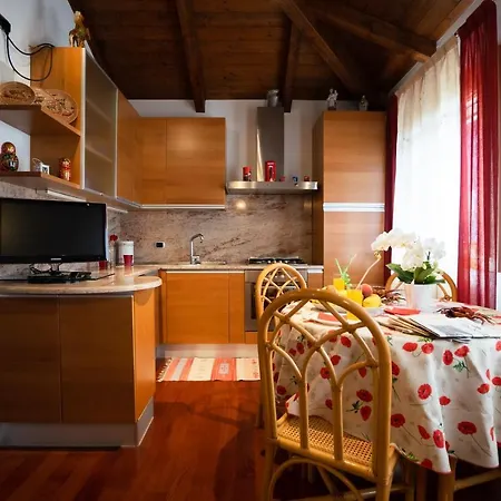 Casa Elti - Shanti And Jay