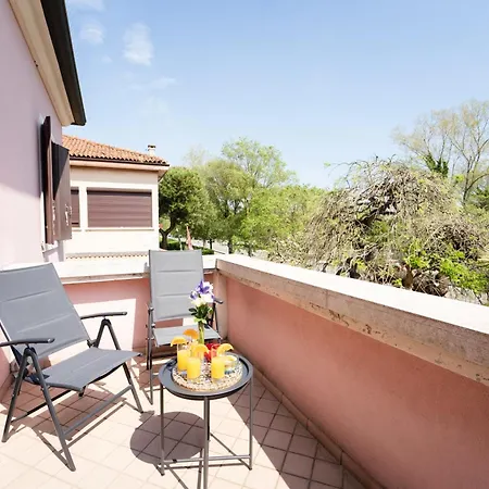 Casa Elti - Shanti And Jay Apartment *